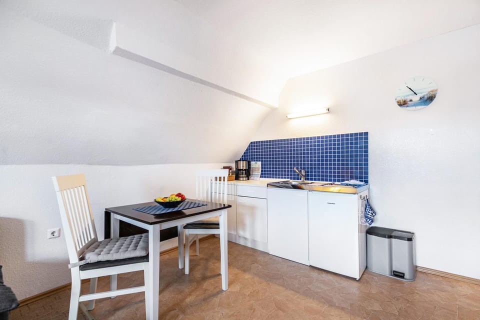 Property building, Kitchen or kitchenette, Living room