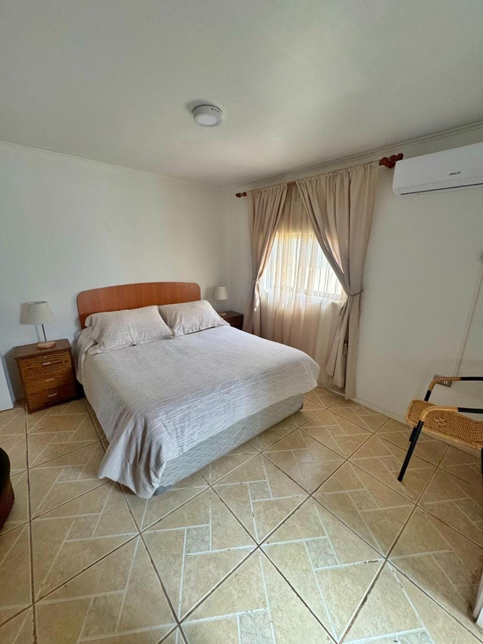Bed, Photo of the whole room, Bedroom, air conditioner