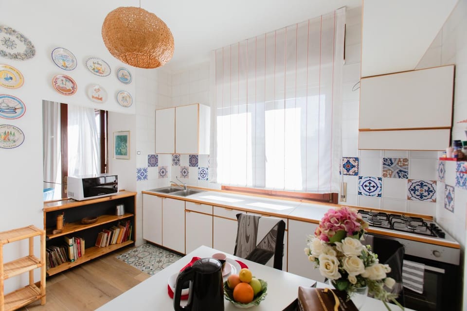 Kitchen or kitchenette, Dining area, oven, stove