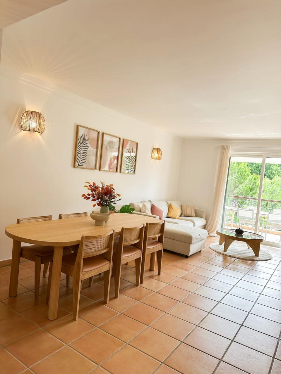 Living room, Dining area