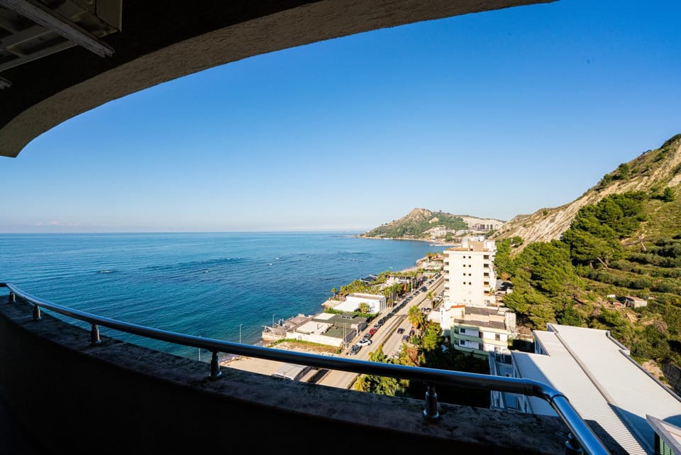 Nearby landmark, Day, Natural landscape, View (from property/room), Balcony/Terrace, City view, Mountain view, Sea view