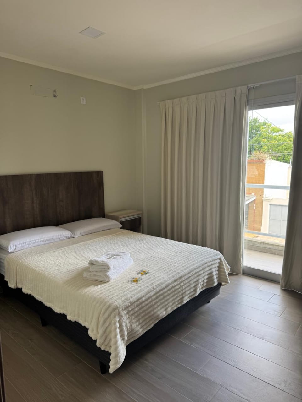 Bedroom, towels