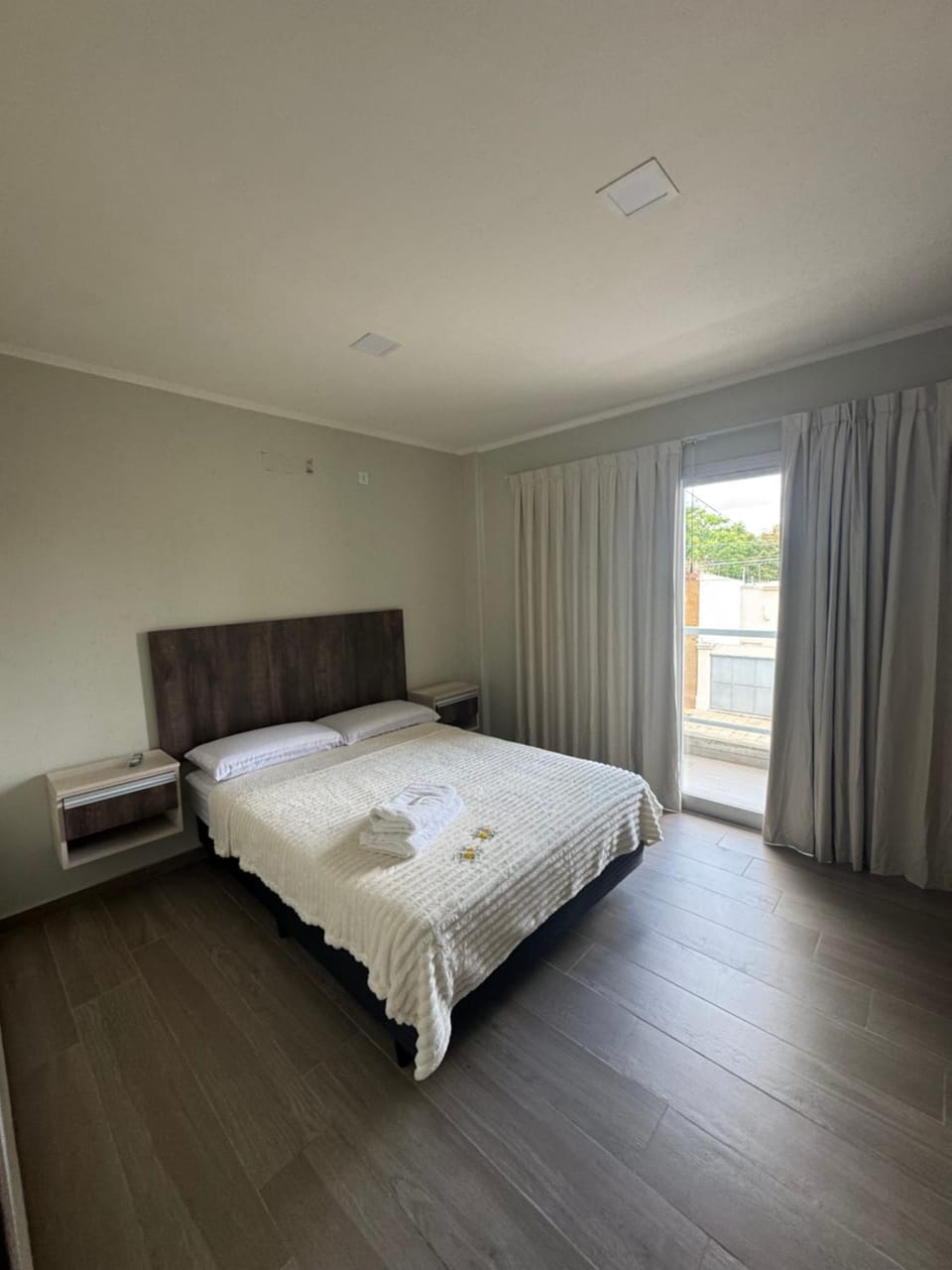 Bedroom, towels