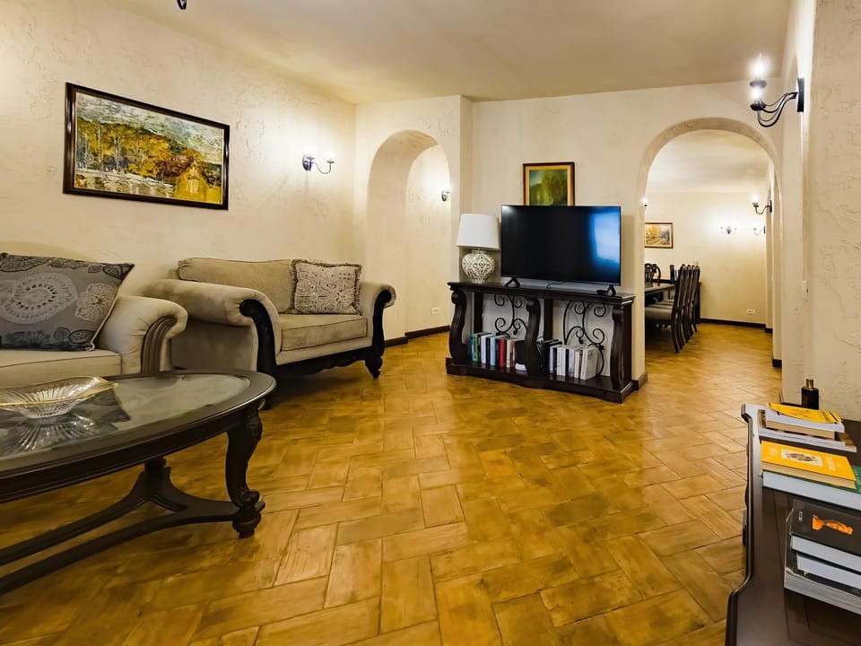 TV and multimedia, Living room, Seating area