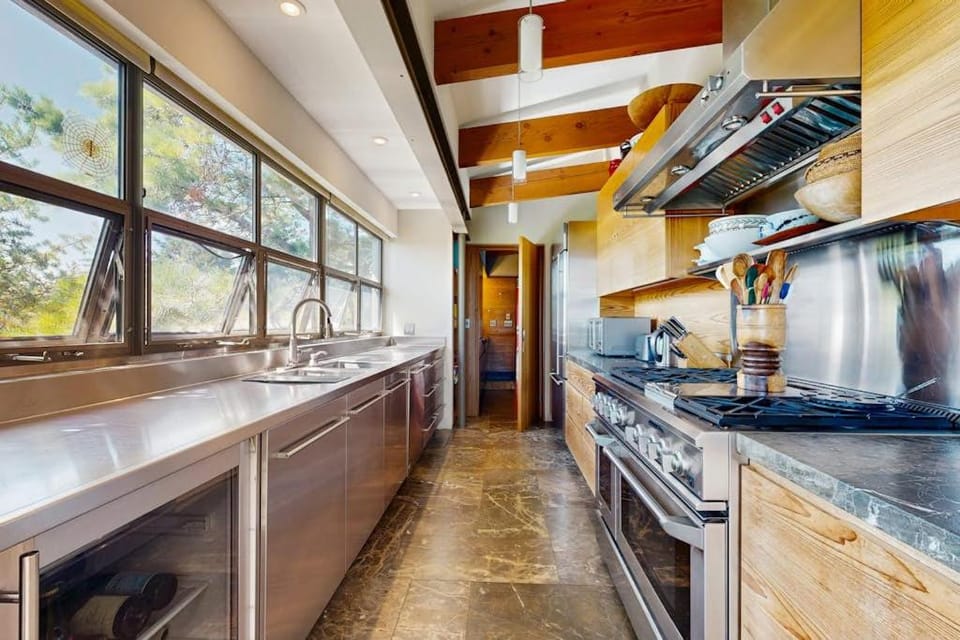 Kitchen or kitchenette, kitchen