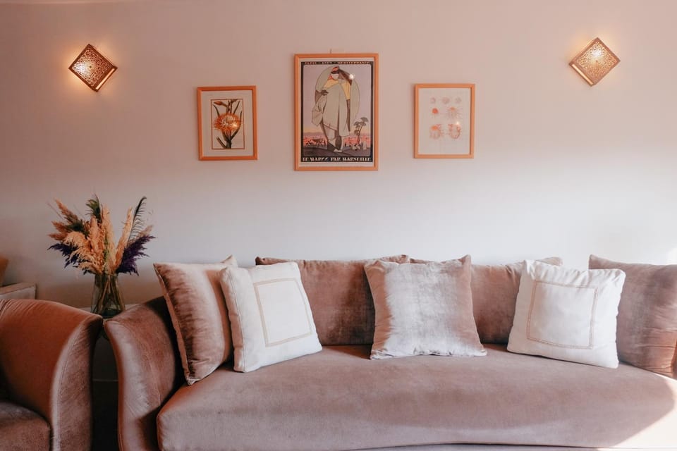 Living room, Decorative detail, Seating area