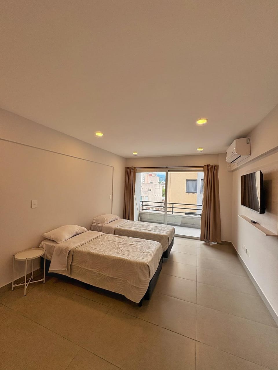 Bed, TV and multimedia, air conditioner