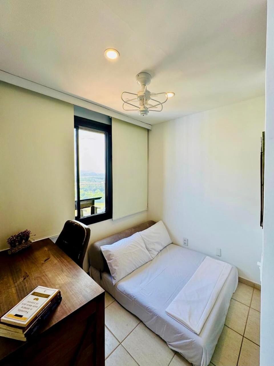 Bed, Photo of the whole room, Bedroom, Area and facilities