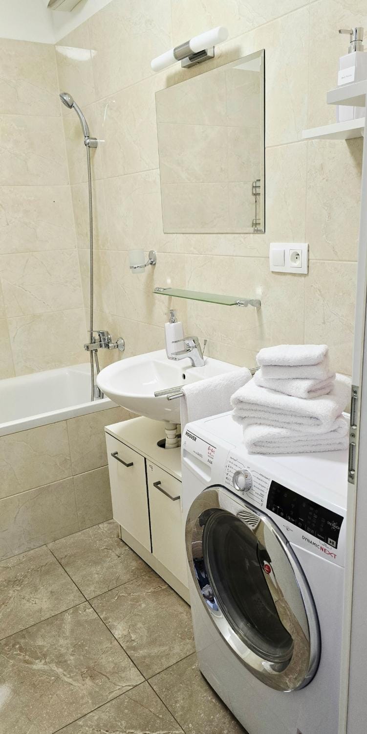 Bathroom, Bath, towels, dryer