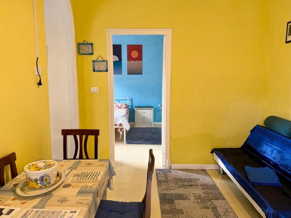 Bed, Living room, Photo of the whole room, Seating area, Dining area, Bedroom
