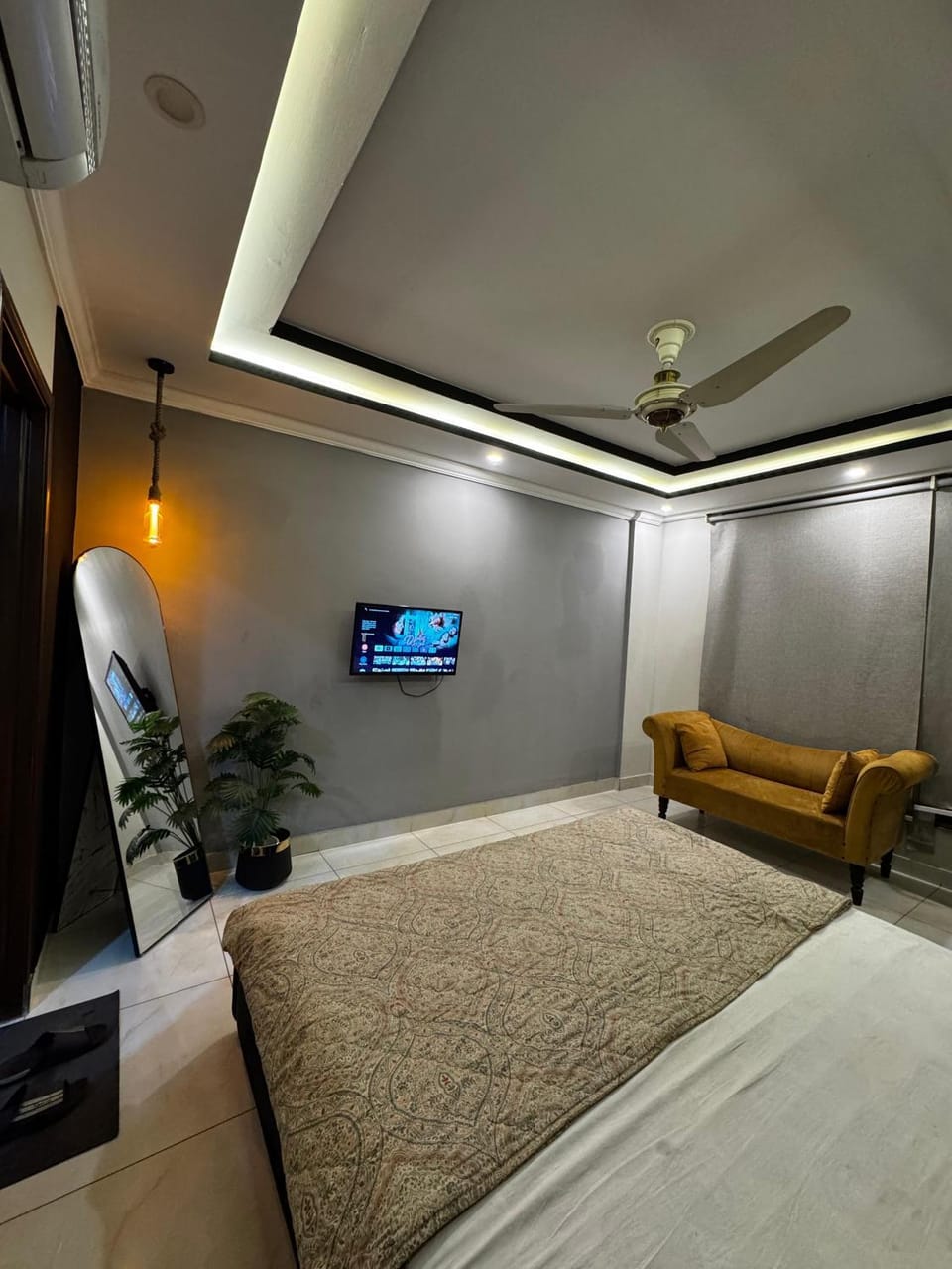 Bed, TV and multimedia, Living room, Bedroom, air conditioner