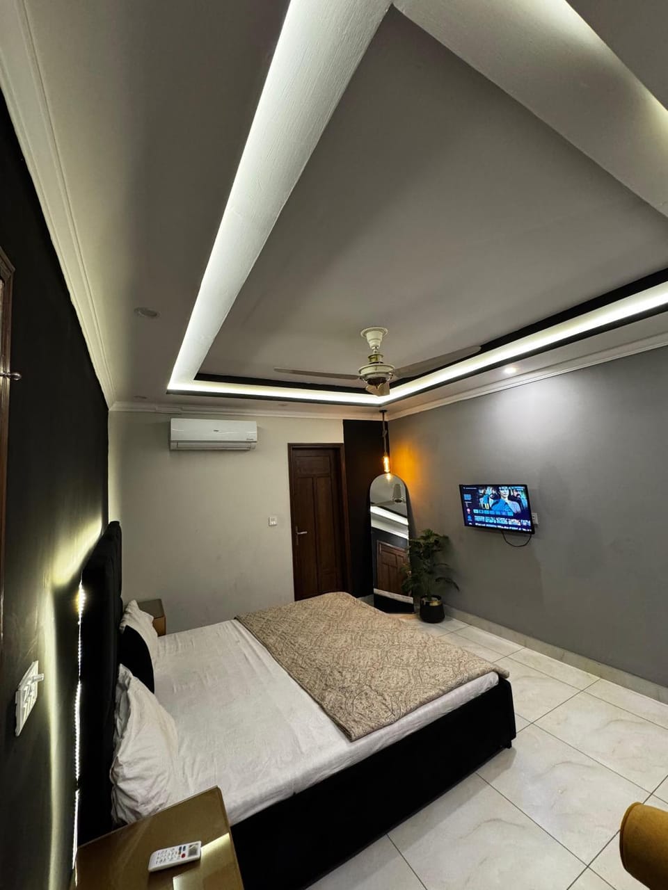 Bed, TV and multimedia, Bedroom, air conditioner