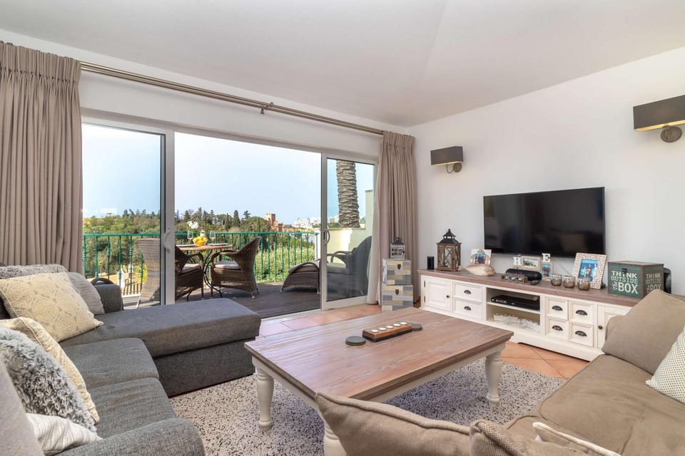 Townhouse 12 with amazing sea views House in Ferragudo
