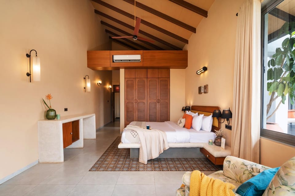 Bed, Photo of the whole room, Seating area, internet, towels, air conditioner