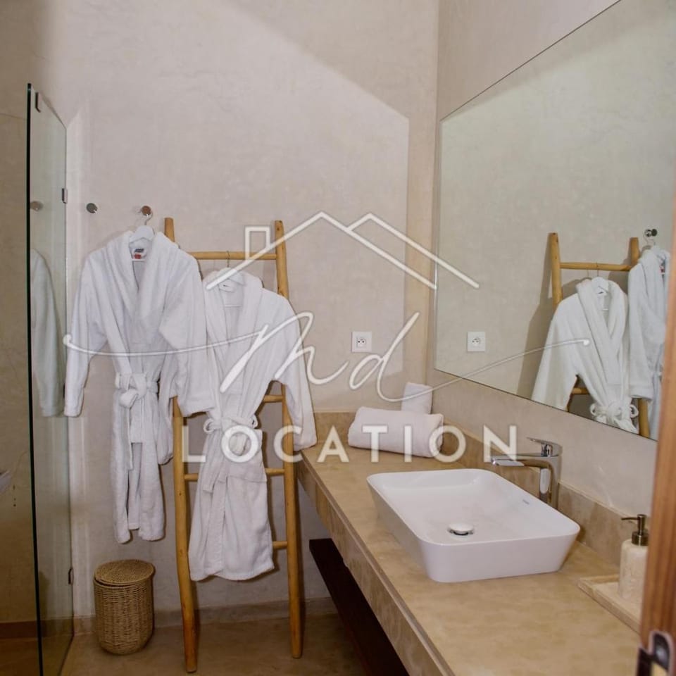 Bathroom, towels