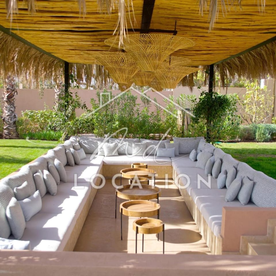Patio, Day, Garden, Living room, Seating area, Garden view