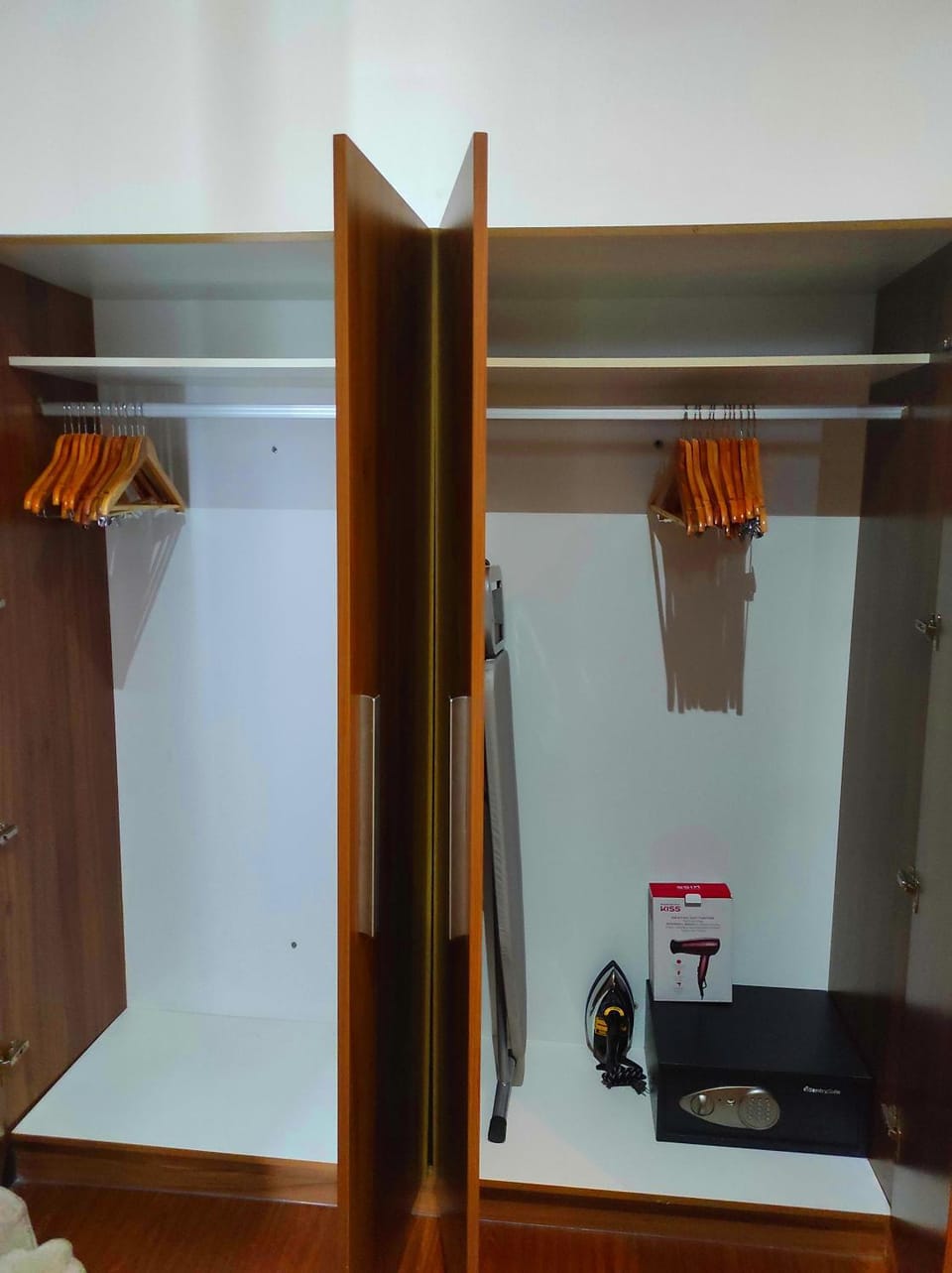 Big NEW 2 BR 66th Flr corner unit with Balconies - FREE Sauna Pool Gym View of Skyline, Manila Bay, Sunset Apartment in Makati