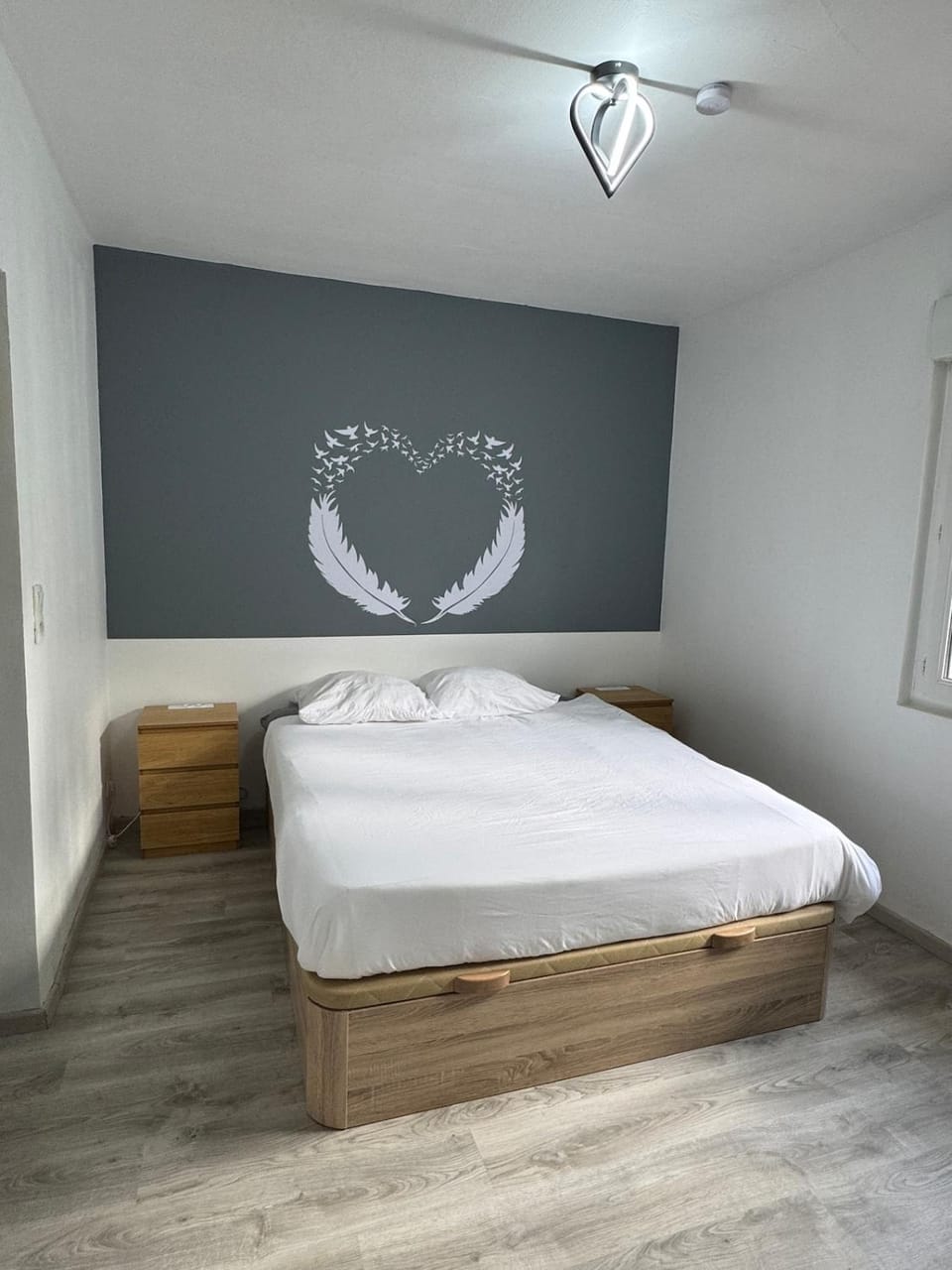 Bed, Photo of the whole room