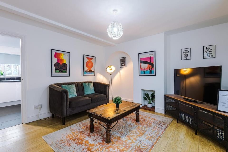 Leamington Spa 2Bed Oasis - Driveway Parking, WiFi, Free Netflix, Prime & Disney House in Royal Leamington Spa