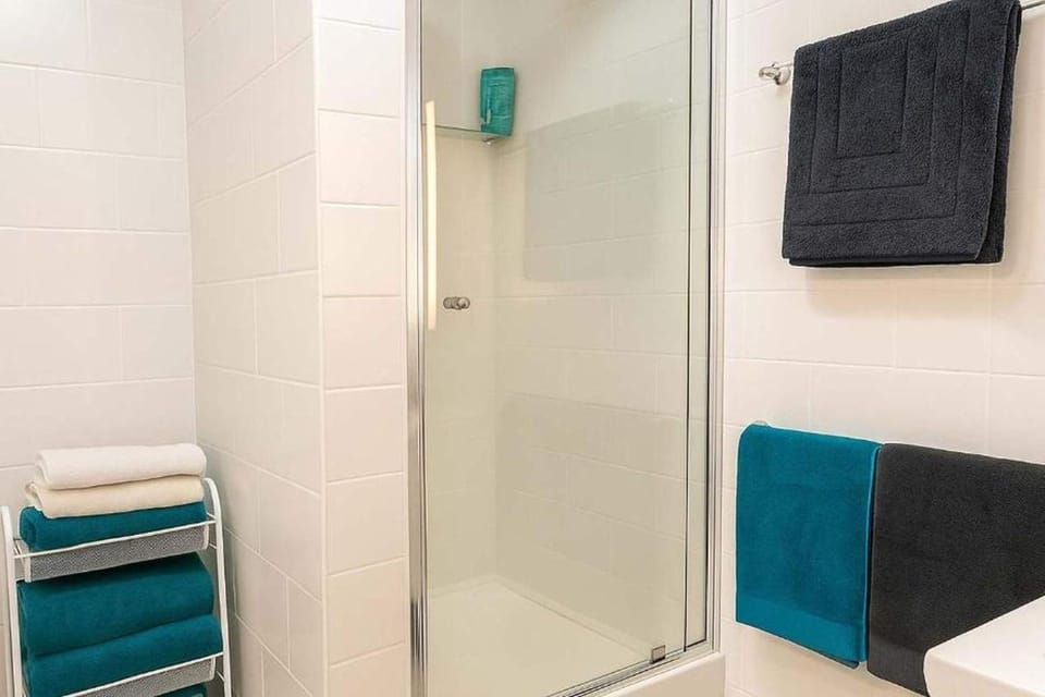 Shower, Bathroom, towels