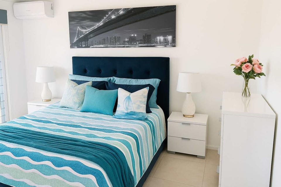 Bed, Photo of the whole room, Bedroom