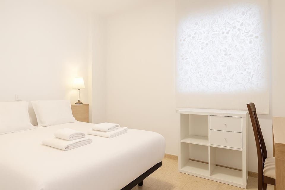 Bed, Photo of the whole room, Bedroom, towels