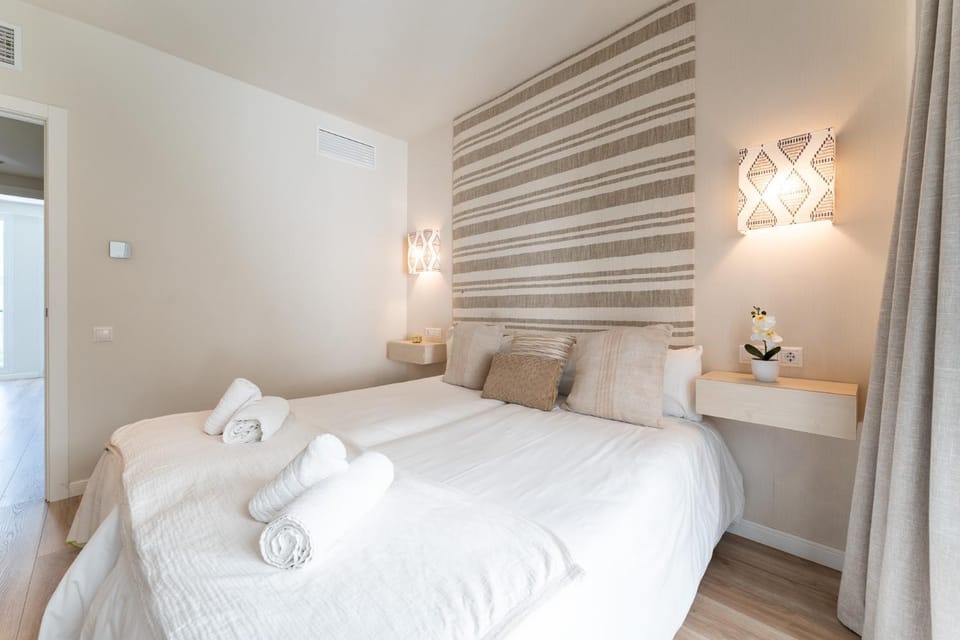 Bed, Photo of the whole room, Bedroom, towels, air conditioner