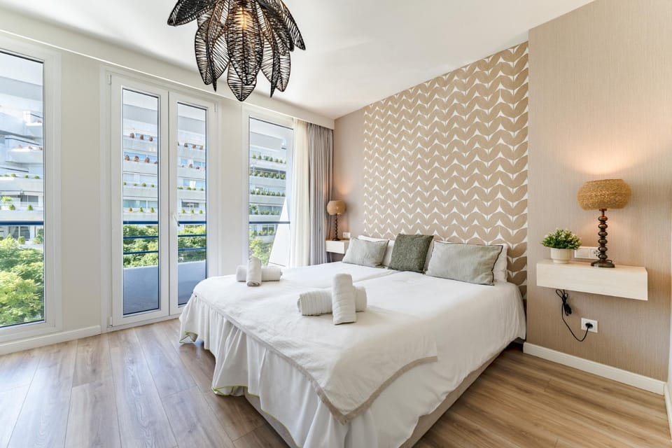 Bed, Photo of the whole room, Bedroom, towels, air conditioner