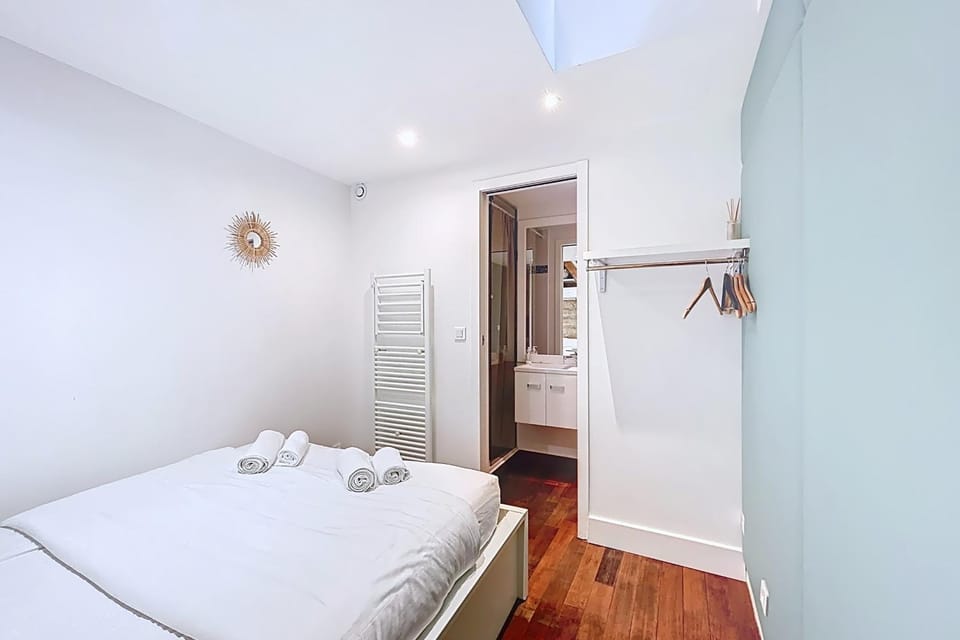 Tiny house near Eiffel Tower Apartment in Paris