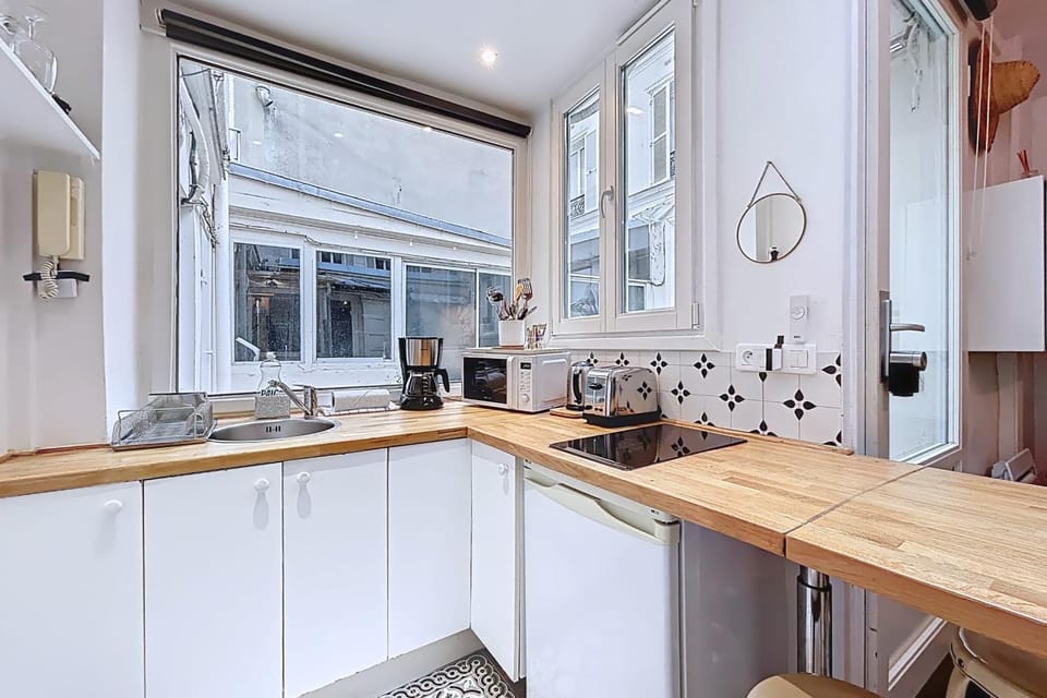 Tiny house near Eiffel Tower Apartment in Paris