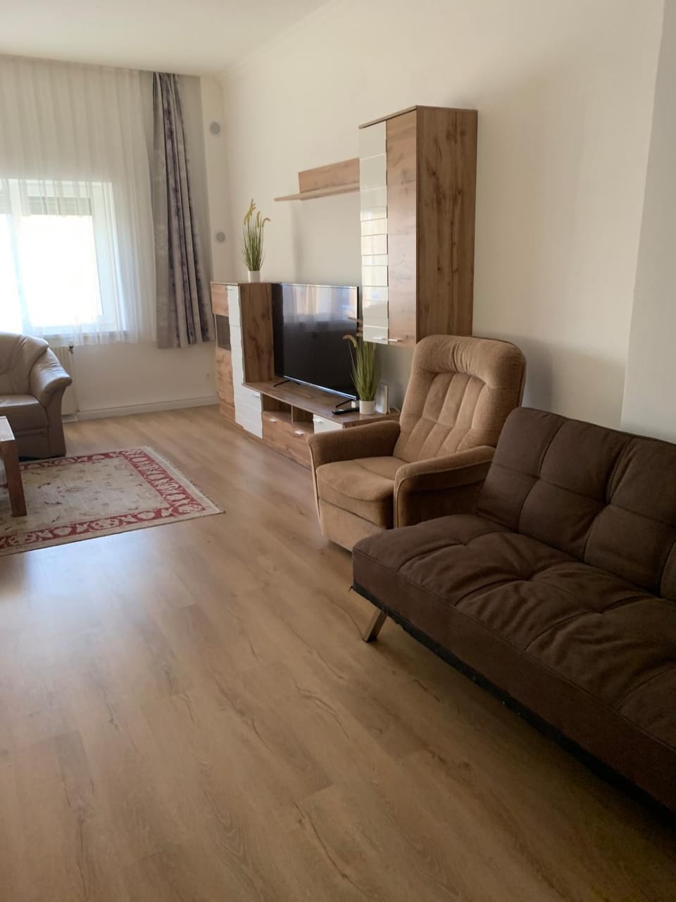 TV and multimedia, Living room, Seating area, Evening entertainment