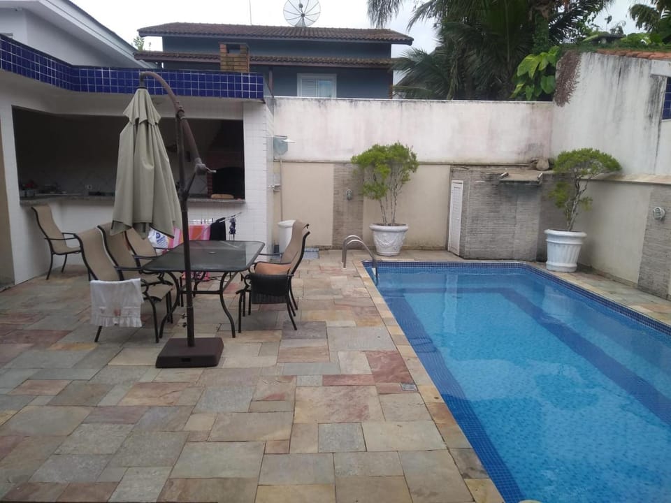 Casa ampla com piscina no Guarujá House in State of São Paulo