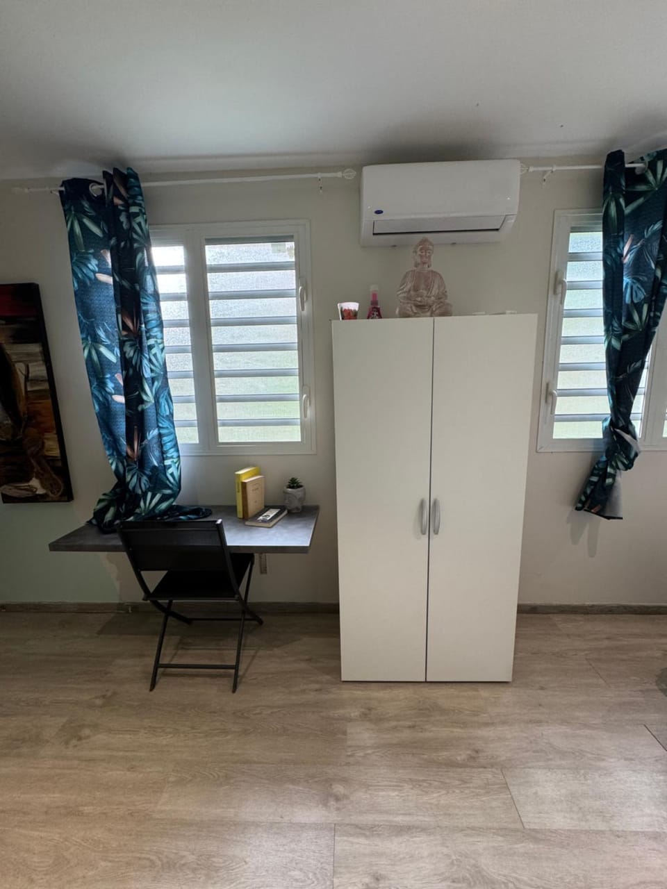 Dining area, internet, wardrobe, air conditioner