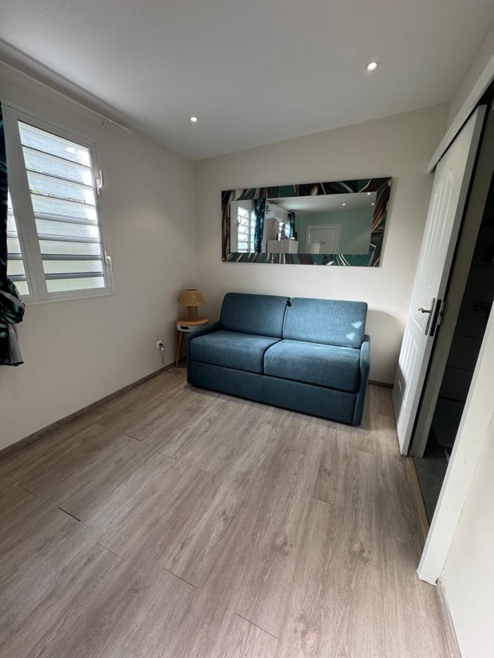 Bed, Living room
