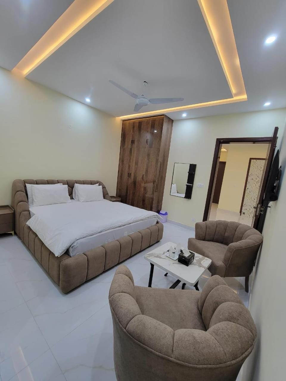 TV and multimedia, Photo of the whole room, Seating area