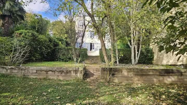 Before making request, read my profile host at bottom of page # House, garden, Eiffel Tower, Palace of Versailles Apartment in Saint-Cloud