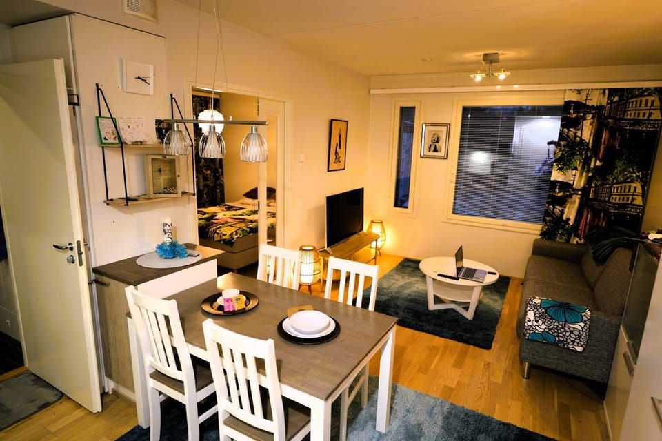 Communal lounge/ TV room, TV and multimedia, Living room, Seating area, Dining area, Evening entertainment