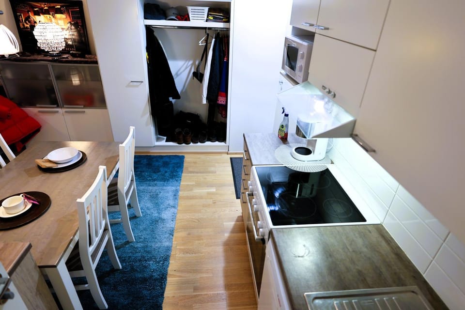 Dining area, oven, stove