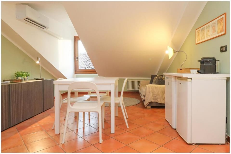 Kitchen or kitchenette, Living room, Seating area, Dining area, air conditioner