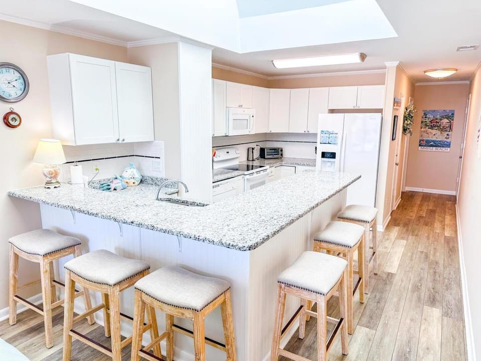 Kitchen or kitchenette, Dining area, dishwasher, oven, stove