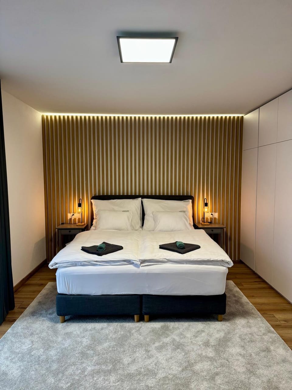 Photo of the whole room, Bedroom