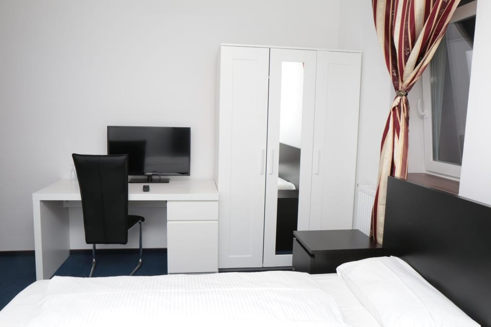 Photo of the whole room, Decorative detail, Decorative detail