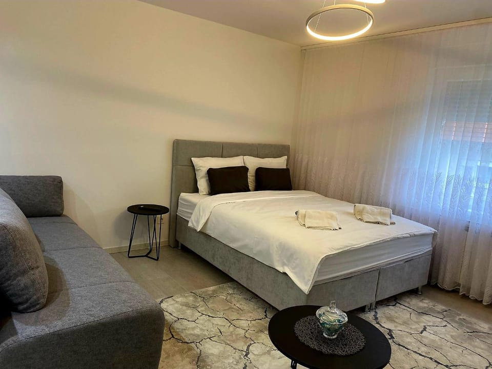 Bed, Seating area, Bedroom, towels