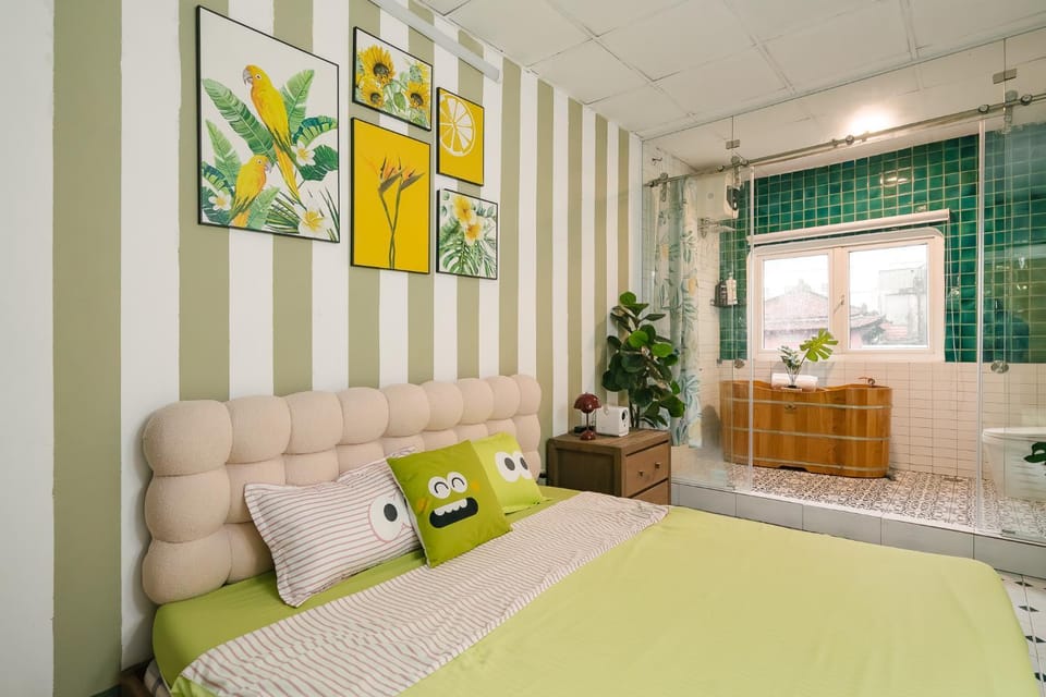 Bed, Photo of the whole room, Bedroom