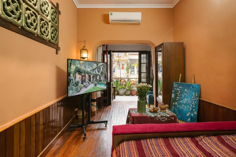 Communal lounge/ TV room, TV and multimedia, Living room, Seating area, Dining area, Evening entertainment, air conditioner