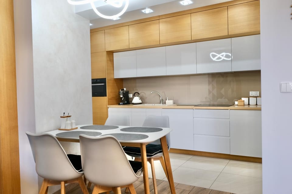 Kitchen or kitchenette, Dining area, stove