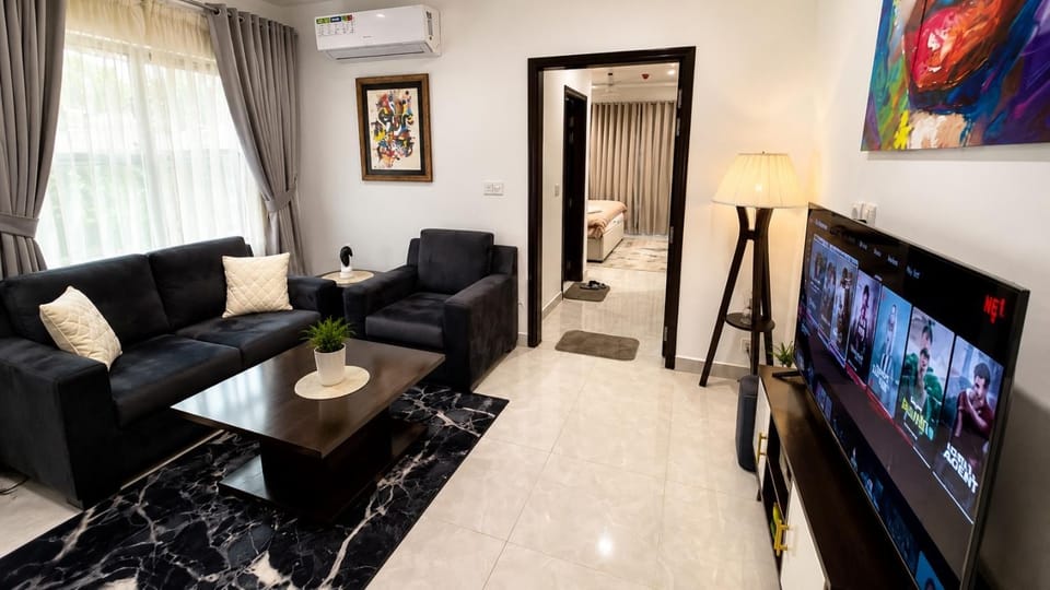 Executive 1 BHK Gulberg ,Smooth Self Checkin Apartment in Lahore