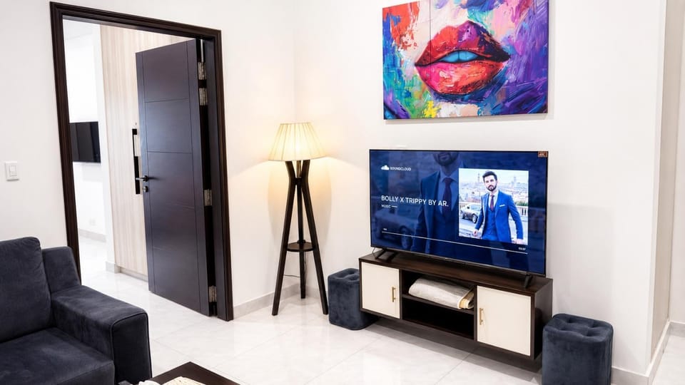 Executive 1 BHK Gulberg ,Smooth Self Checkin Apartment in Lahore
