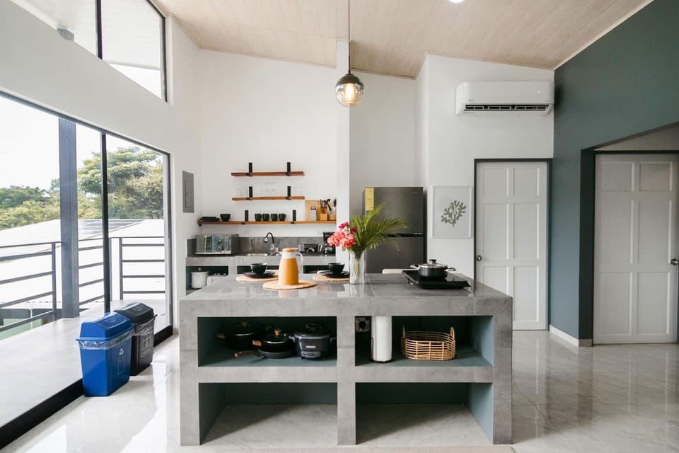Kitchen or kitchenette, Seating area, Dining area