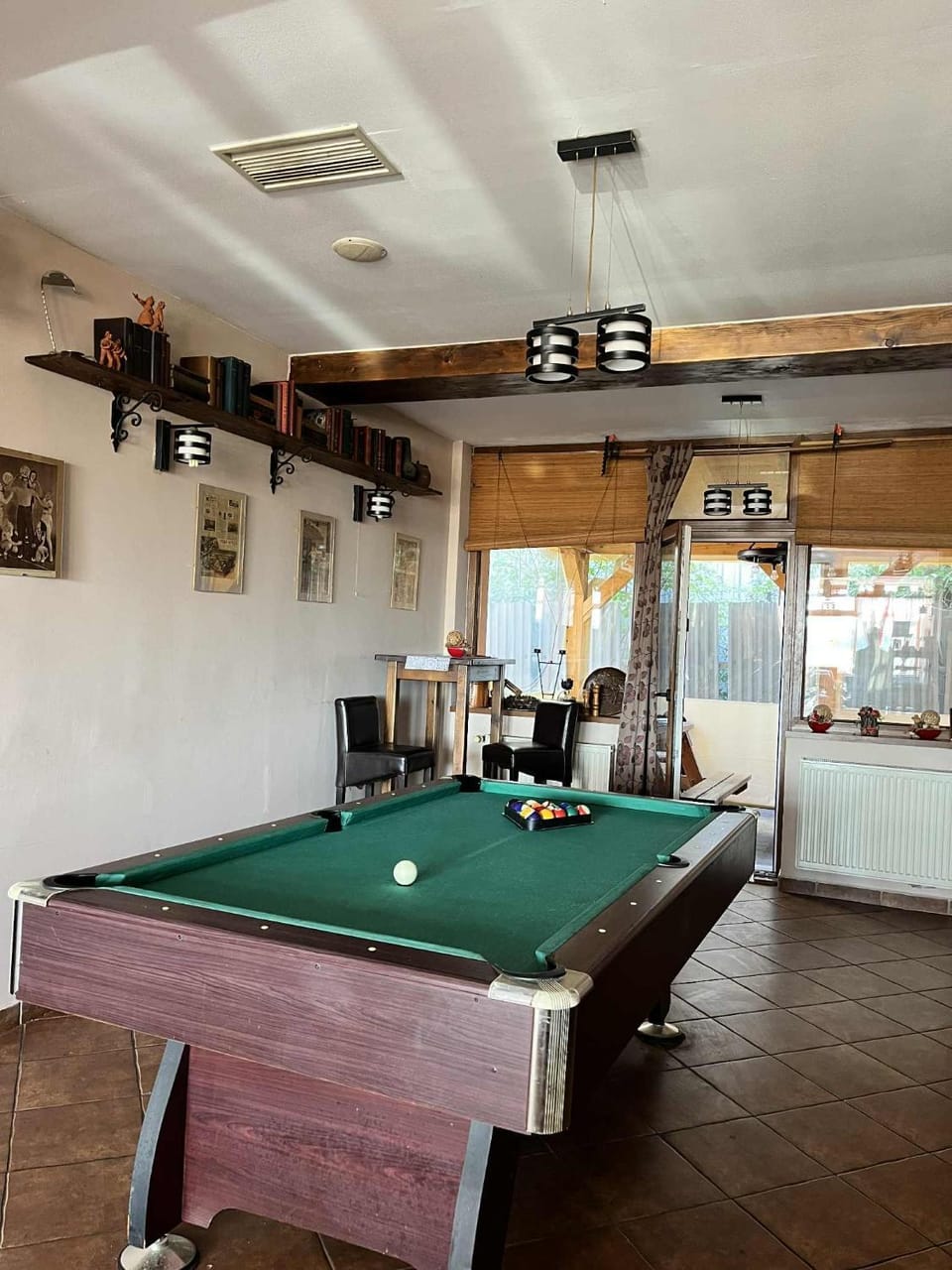 Restaurant/places to eat, Billiard